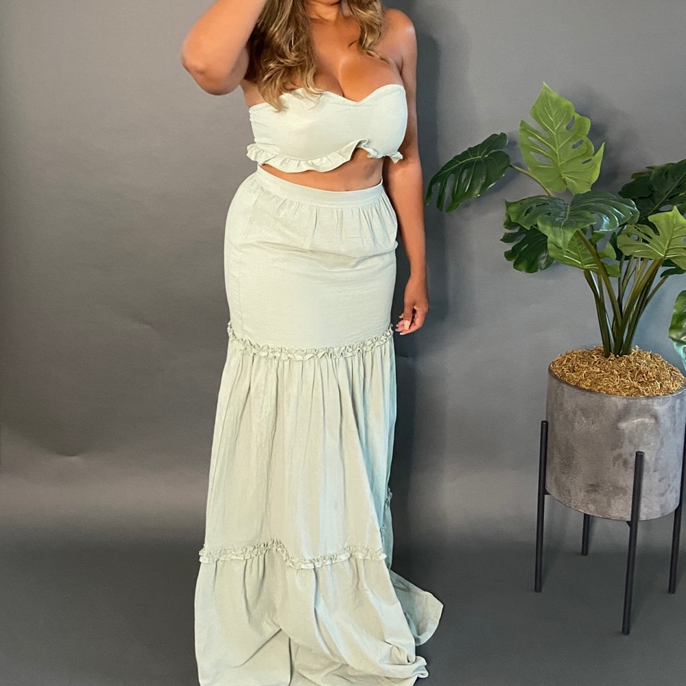 2piece ruffle tub and extra long skirt. - Picture 2 of 3